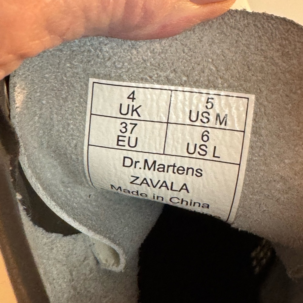 🤍 DR. MARTENS WHITE LEATHER LACE UP ANKLE BOOTS! - Picture 8 of 9